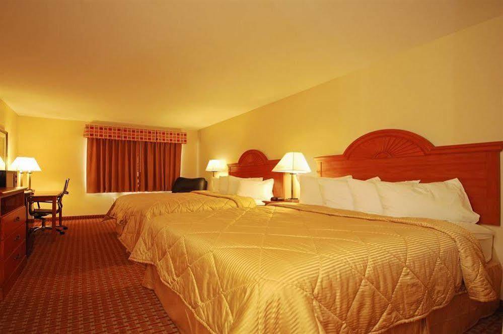 Super 8 By Wyndham Great Bend Exterior foto